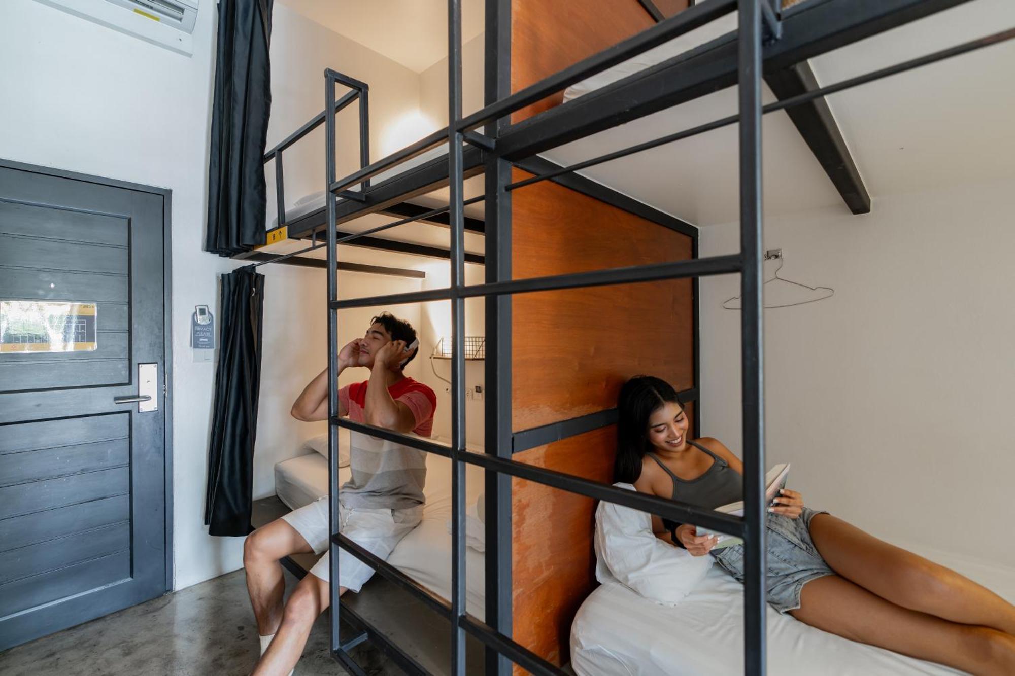 Book A Bed Poshtel - Sha Plus Phuket Екстериор снимка